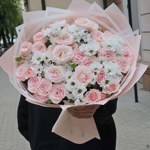 Bouquet of bush roses and chrysanthemums