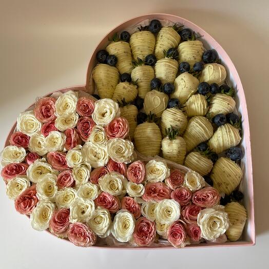 ️Набор из клубники в шоколаде со свежими розами