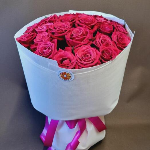 Букет 25 малиновых голландских роз
