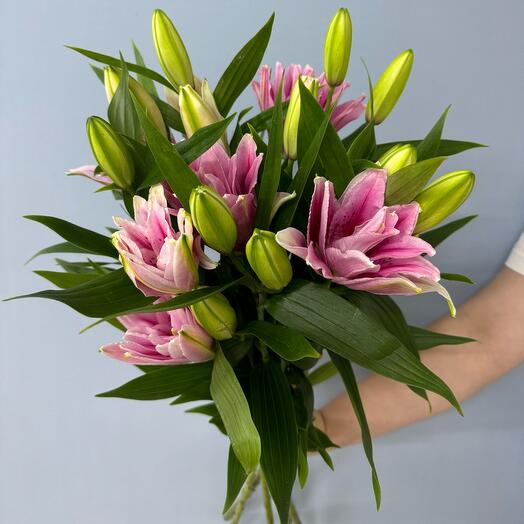 Monobucket made of Lilies