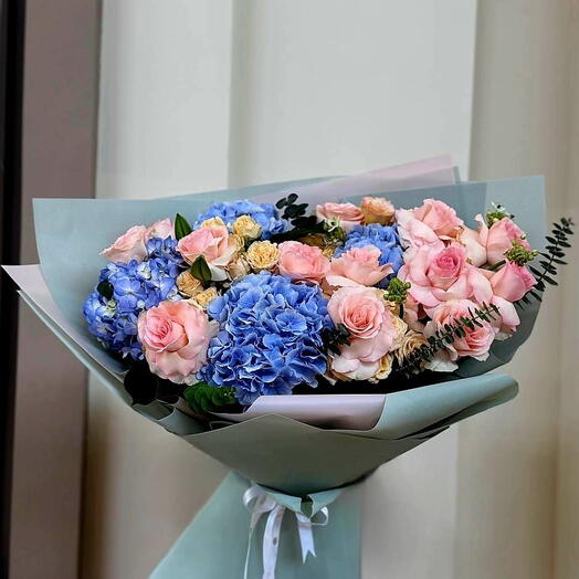 ASTONISHING HYDRANJA MIXED FLOWER BOUQUET