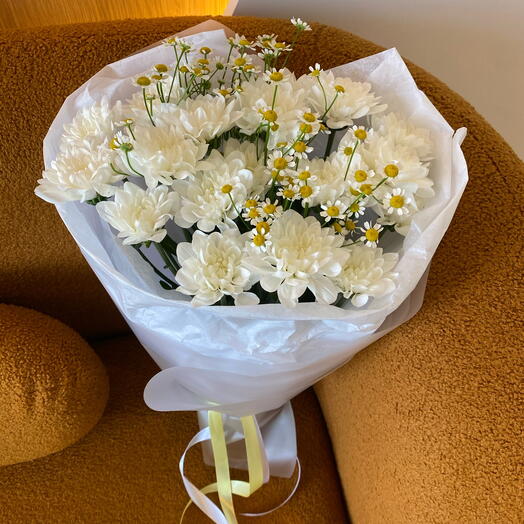 Букет с ромашками тана
