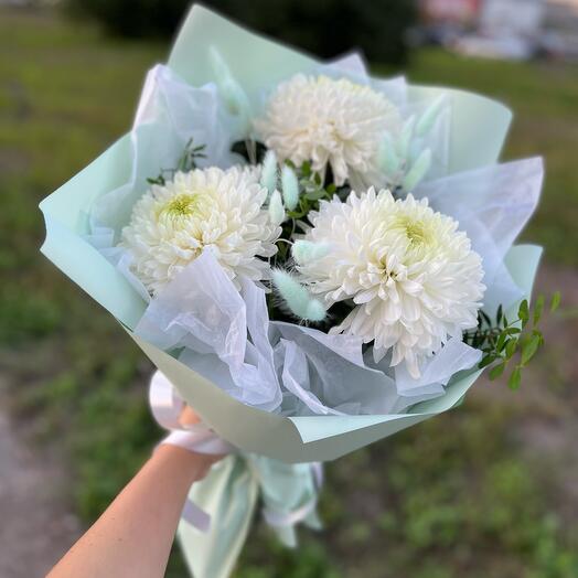Белые хризантемы