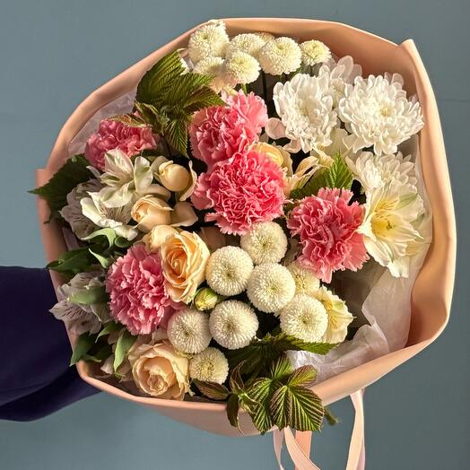 A cream-colored bouquet