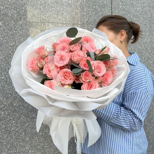 Букет из кустовых роз