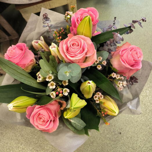 Pink roses and white lillies bouquet