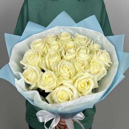 Букет из 19 белых роз ALMOND ROSES 50 см