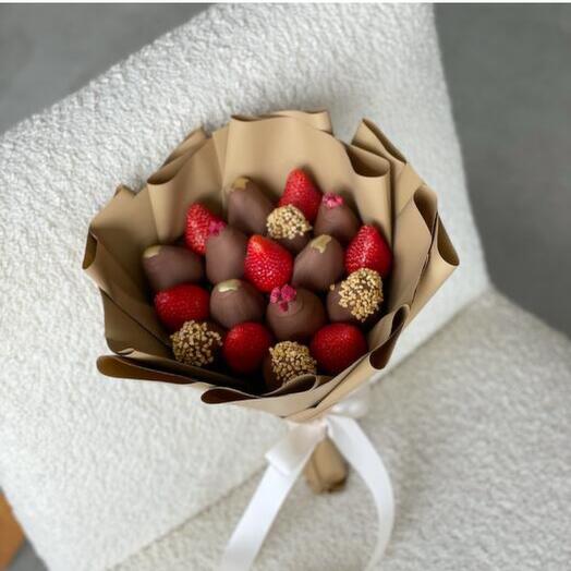 Букет комплимент из клубники в шоколаде