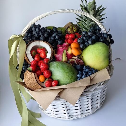 Корзина с фруктами