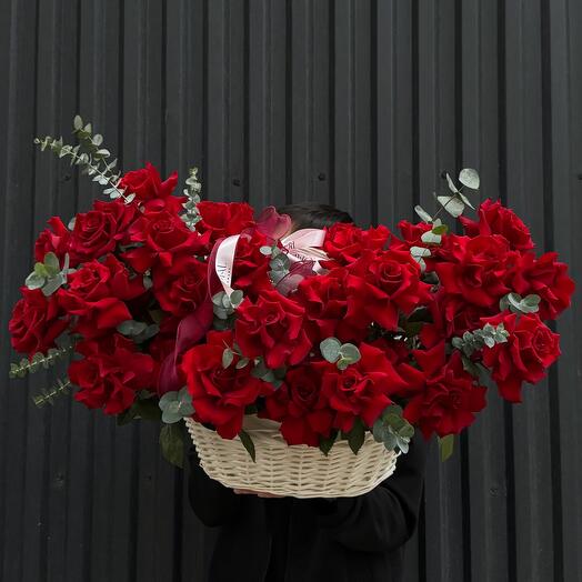 Корзина с розами