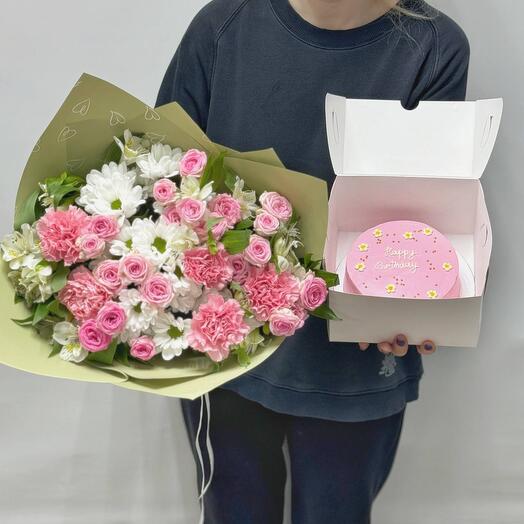 A fresh bouquet and a Bento cake as a birthday present for a girl
