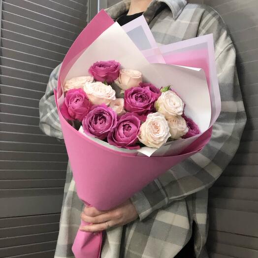 Пионовидная кустовая роза