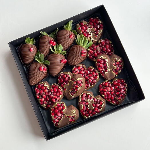 Strawberry and povegranate box 15 pcs