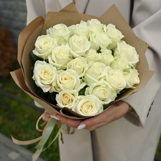 21 Белая роза 50см в крафте