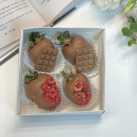 Клубника в шоколаде "комплимент"