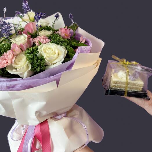 Бенто и букет цветов