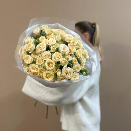 Букет с кустовой розой солинеро (15 шт)