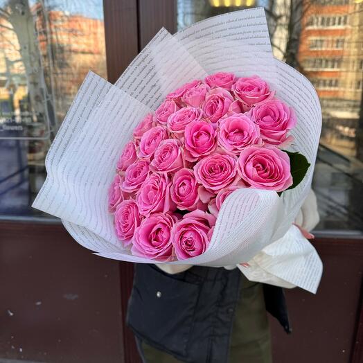 25 кенийских розовых роз