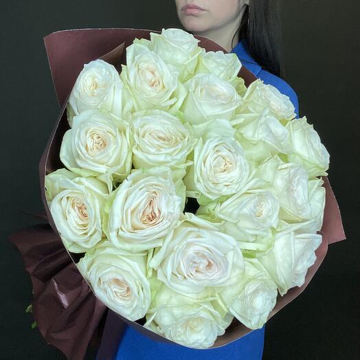 Белые пионовидные розы