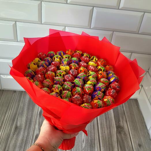 Букет из леденцовой карамели в красной упаковке
