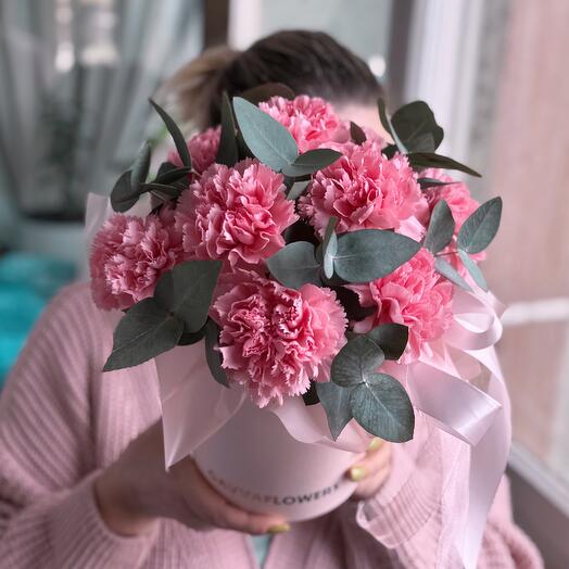 Цветы в коробке: нежный диантус и эвкалипт 💕