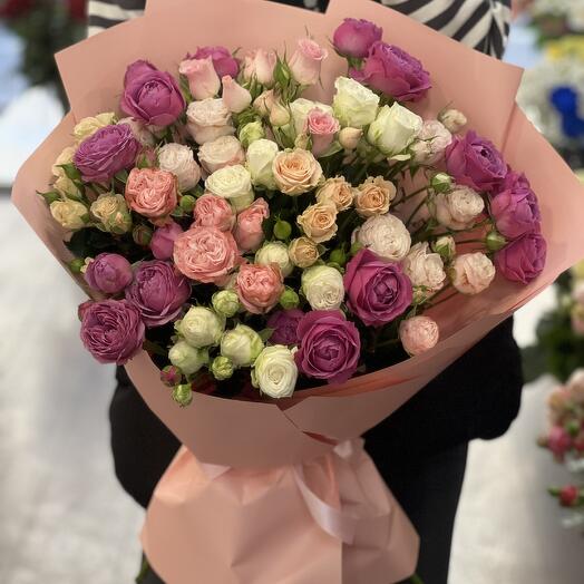 Spray roses colorful bouquet