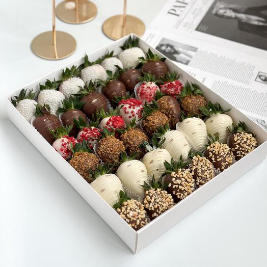 Гигантский набор из клубники в шоколаде 30-35 ягод «Премиум»