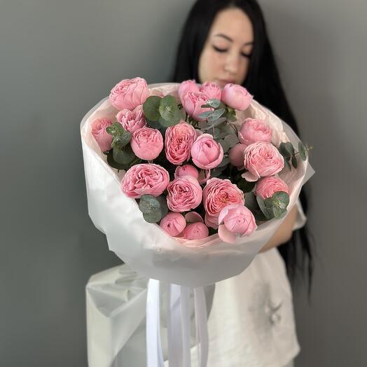 Букет нежных пионовидных кустовых роз💗
