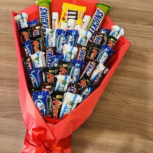 Сладкий букет из Snickers, Mars, Bounty, Kinder