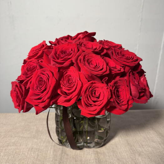A Glass purse of Roses