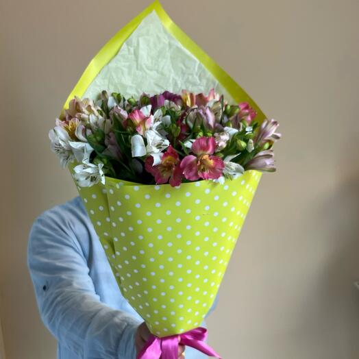 Bouquet of mixed alstroemeria