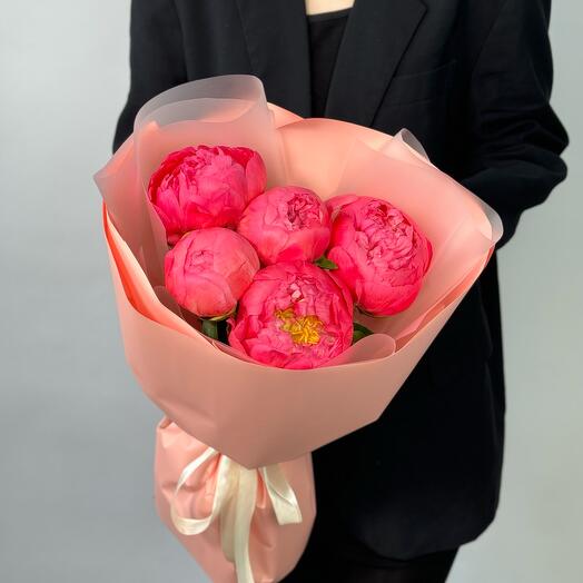 St bouquet 36 из 5 пионов. Coral Charm