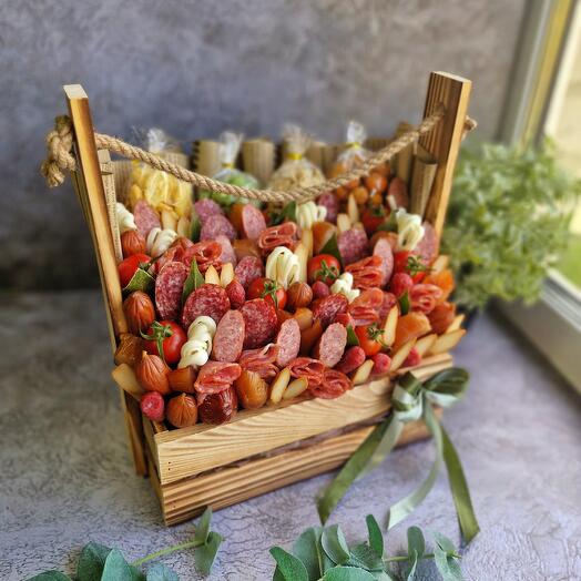 Мясная композиция "Ящик с верёвкой"