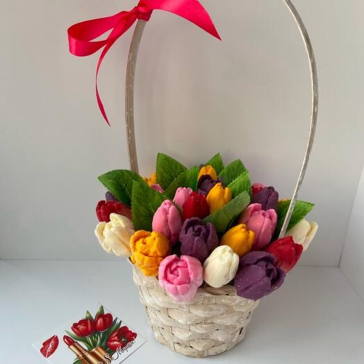 Корзинка тюльпанов