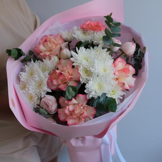 Французские розы и хризантема