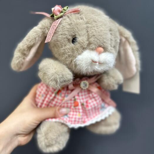 Зайка в розовом платье