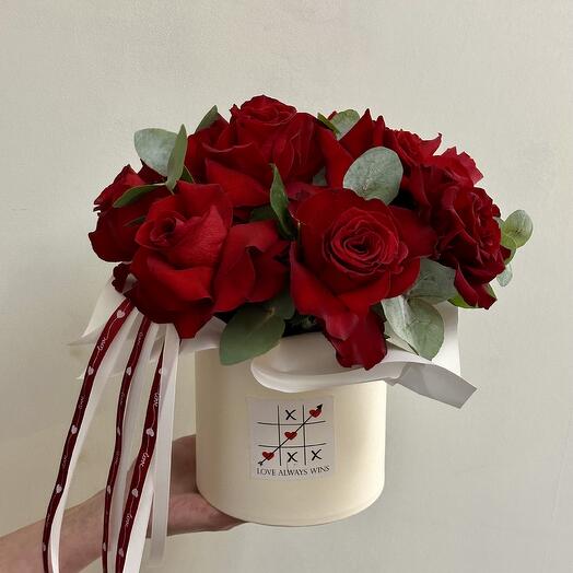 Цветы в коробке «Live  always wins»