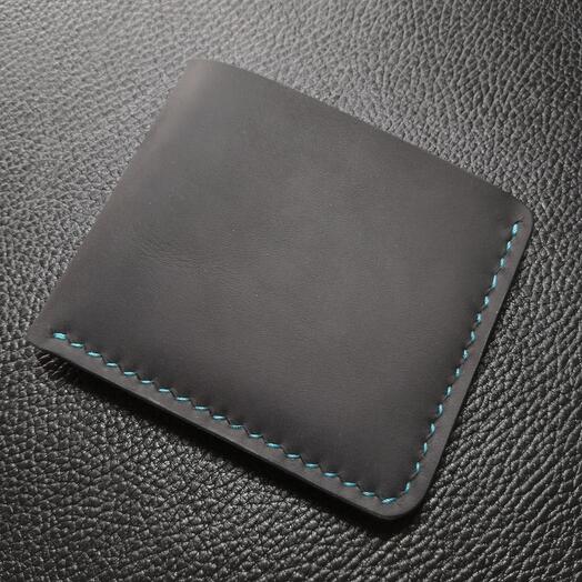 Кошелек бифолд черный-бирюза из натуральной кожи ручной работы