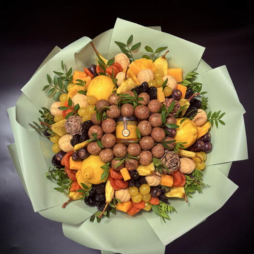 Букет из Орехов и сухофруктов с лимонами