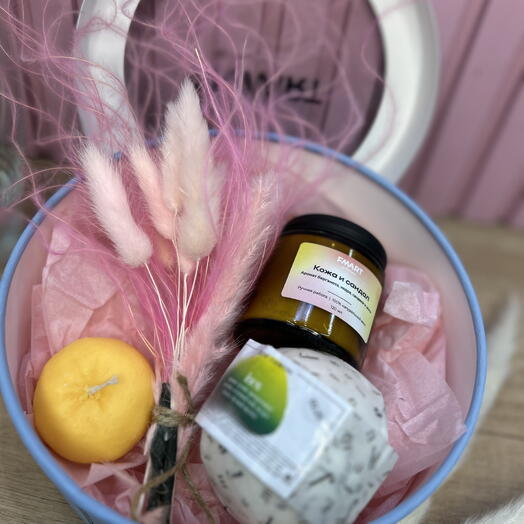 Подарочный набор с сухоцветами и аромасвечами