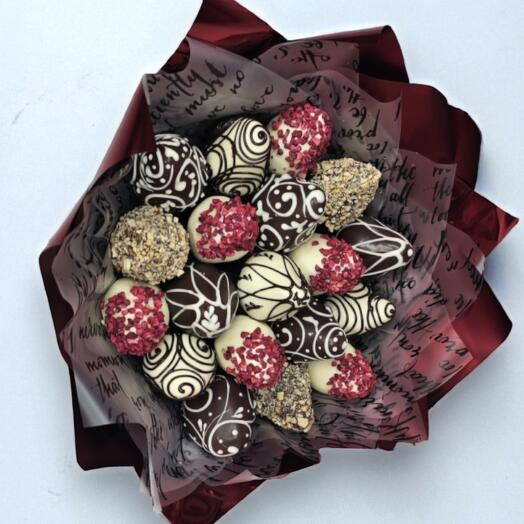 Букет клубники в белом и тёмном шоколаде арт. 4006