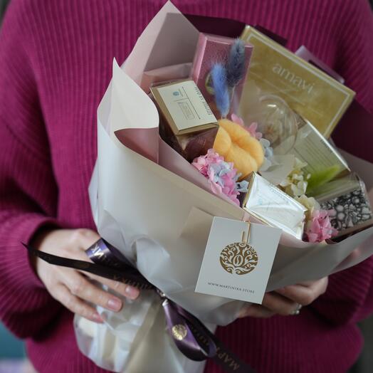 Букет из чая и сладостей «Вкусный момент»