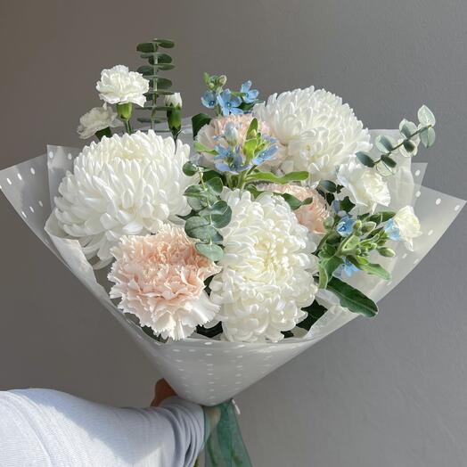 Delicate bouquet with hair curlers and dianthus