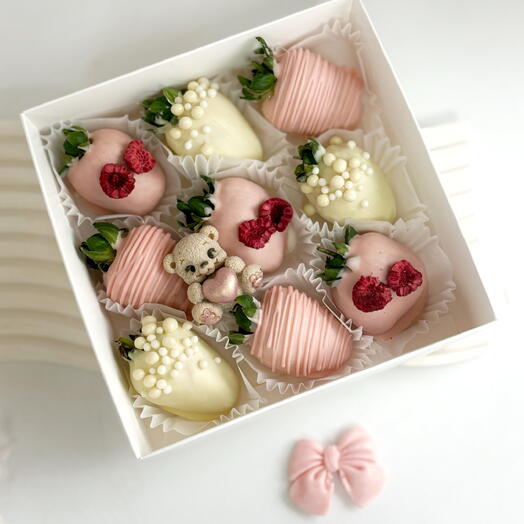 Клубника 9 шт с мишкой сердце