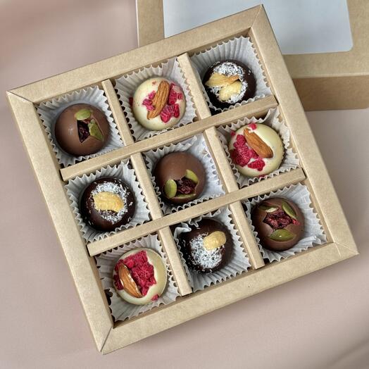 Набор из 9 конфет ручной работы «Нежные полусферы»