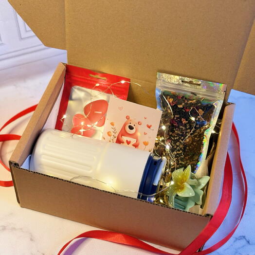 Подарочный набор с термокружкой девушке женщине подарок