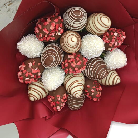 Букет из клубники в шоколаде (19 ягод)