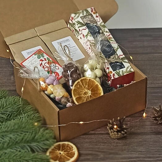 Подарочный набор Сладкого Нового года: чай, драже, джем