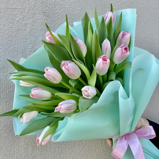 Букет из светло-розовых тюльпанов 15шт