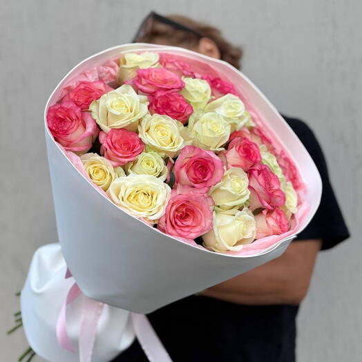 25 Микс розовых и белых роз 🌸